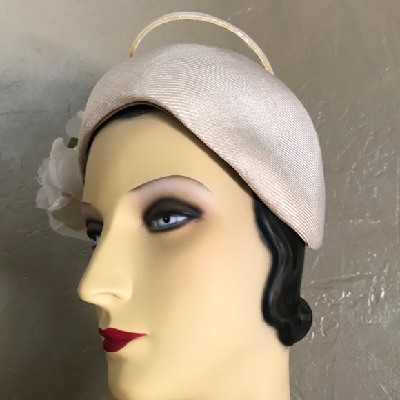 EXQUISITE FAMOUS DESIGNER 1960s' COUTURE CREAM STRAW HAT - FABRIC ROSES & LOOPS - Picture 9 of 14